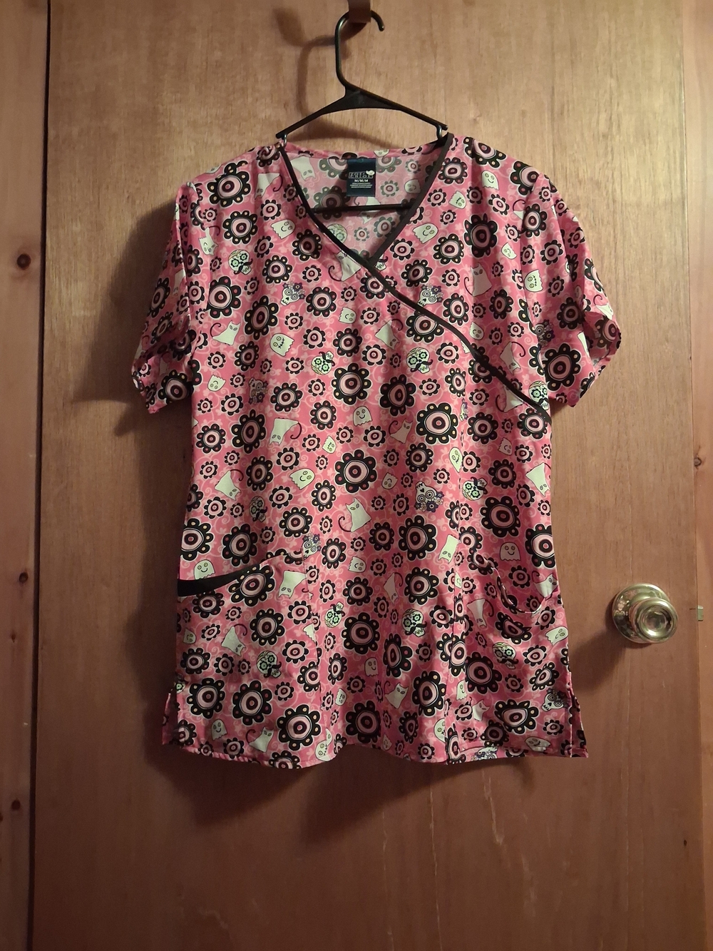 HALLOWEEN!! Pink Floral Wrap Scrub Top with Black Trim AND WHITE GHOSTS!!! NWOT